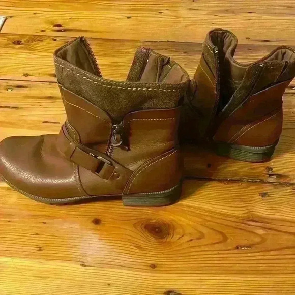 CLARKS Riddle Avant Tan Synthe/Brown Boots size 8.5 - Picture 9 of 10